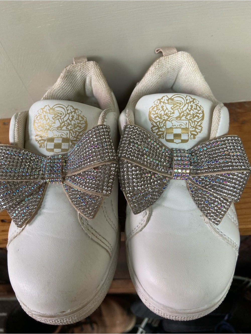 Vince Camuto 8T slip on bow sneakers